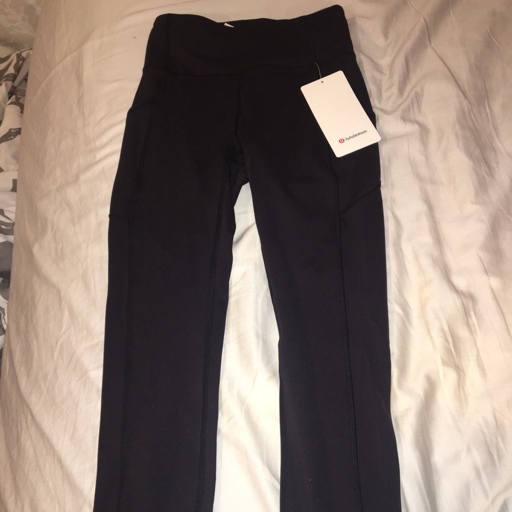 New black lulu lemon leggings with pockets size 4
